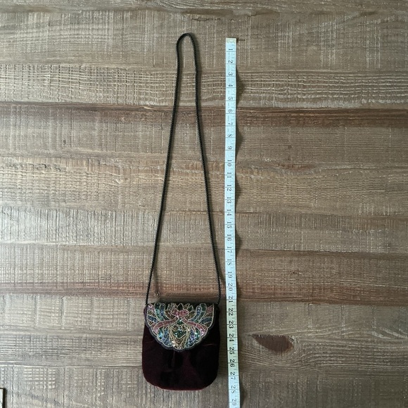 Fortina Vintage Embroidered Velvet Crossbody Bag - Picture 3 of 8